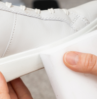 Догляд за Білими Кросівками