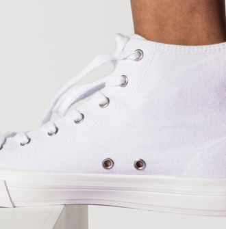 Елегантність у Простоті: Різноманітність та Стиль Білих Чоловічих Кросівок