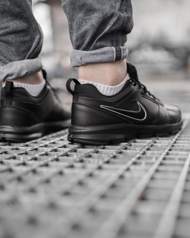 Кросівки Nike T-LITE XI