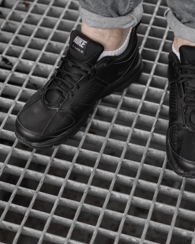 Кросівки Nike T-LITE XI