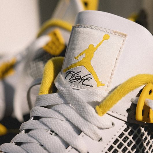 Кросівки Jordan 4 Retro Vivid Sulfur (W)