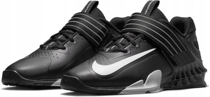 Кросівки Nike SAVALEOS