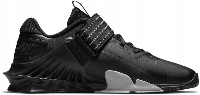 Кросівки Nike SAVALEOS