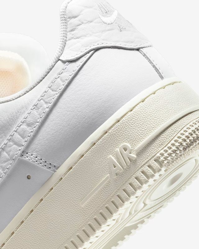 Кросівки Nike WMNS AIR FORCE 1 LO PRM