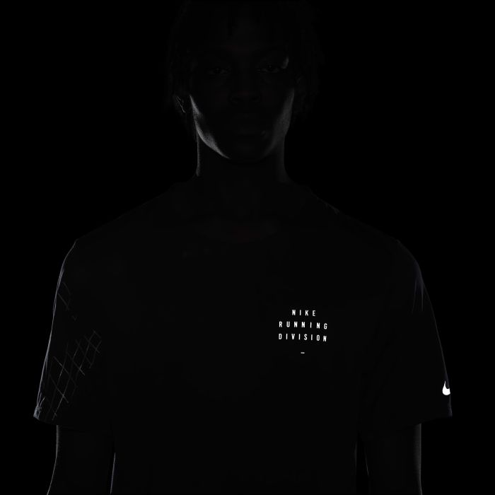 Футболка nike dri fit run division rise 365