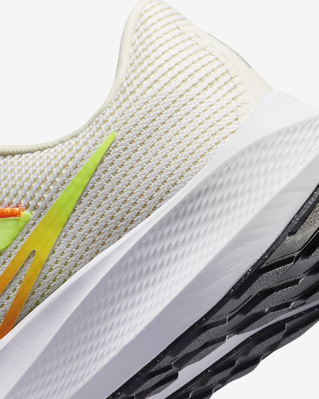 Кросівки бігові Nike Pegasus 40 DV3853-101