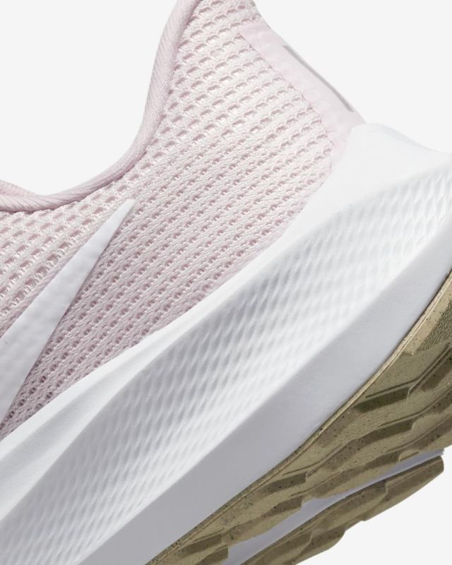 Кросівки бігові Nike Pegasus 40 DV3854-600