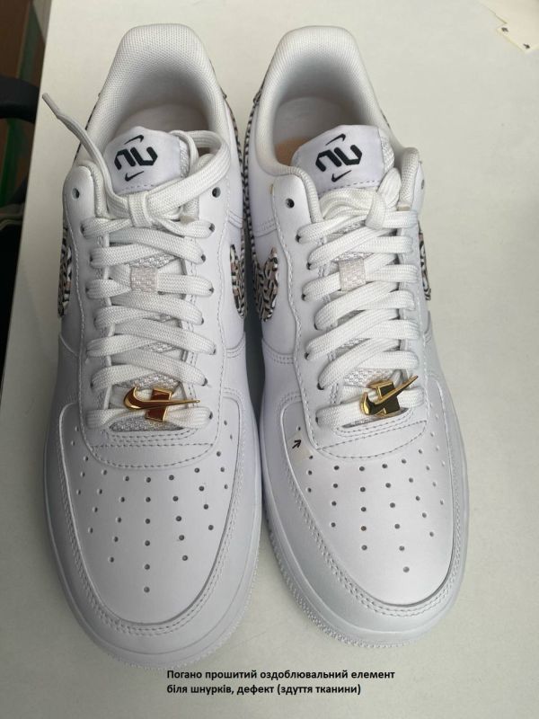 Кросівки Nike WMNS AIR FORCE 1 LX (Клас А)
