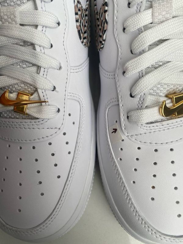 Кросівки Nike WMNS AIR FORCE 1 LX (Клас А)