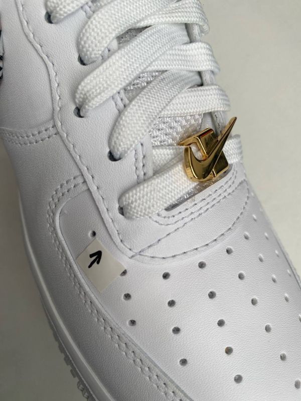 Кросівки Nike WMNS AIR FORCE 1 LX (Клас А)