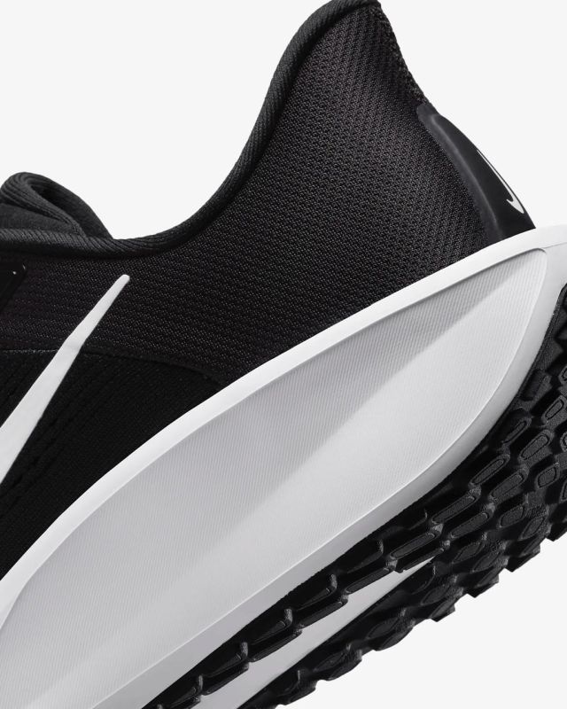 Кросівки Nike QUEST 6