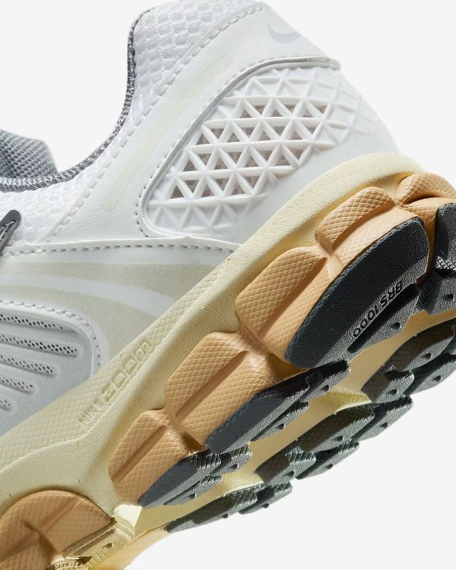 Кросівки Nike Zoom Vomero 5