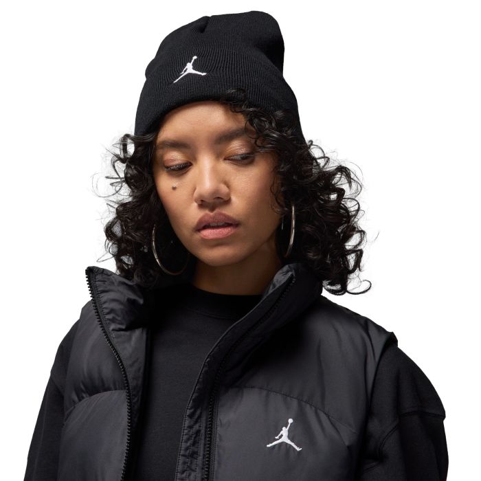 Шапка Jordan U PEAK BEANIE SATN LINED ESS