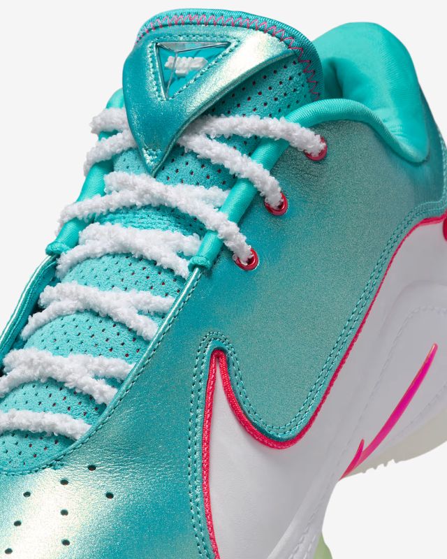 Кросівки Nike LEBRON XXII XMAS