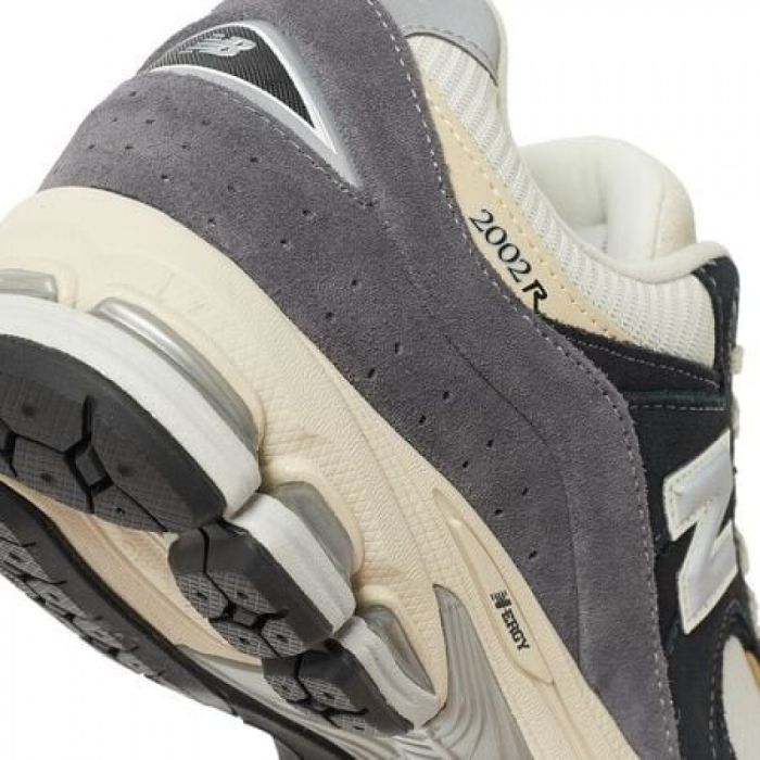 Кросівки New Balance 2002R